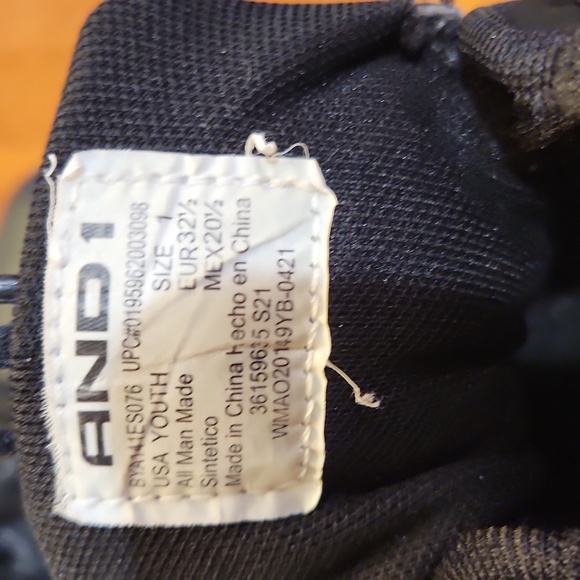 Youth AND1 Basketball shoes - Picture 2 of 4